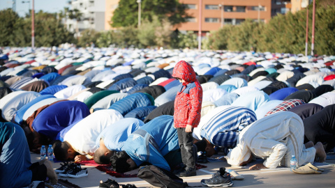 Los musulmanes celebran la fiesta del Fin del Ramadán, a 10 de abril de 2024, en Almería.