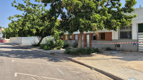 El colegio de El Raval tapiado meses después de la DANA.