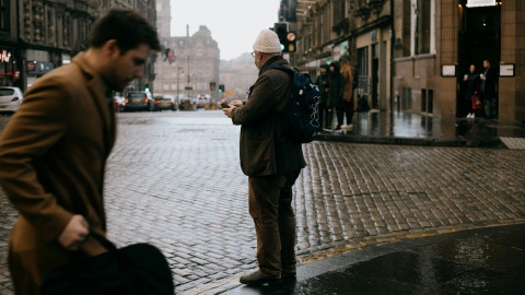 Un compromiso transversal no debería cimentarse apenas en reivindicar el sistema público de pensiones, hay que atender a la zozobra ramificada en cada hogar. Un compromiso transversal no debería cimentarse apenas en reivindicar el sistema público de pensiones, hay que atender a la zozobra ramificada en cada hogar.