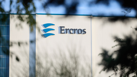 El logo de la química Ercros en sus instalaciones en Aranjuez. El logo de la química Ercros en sus instalaciones en Aranjuez.