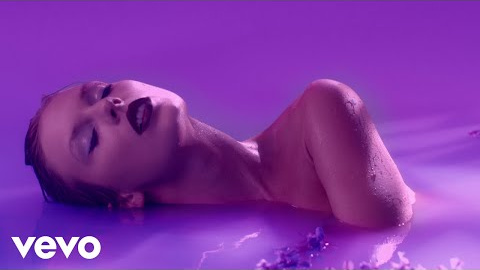 Videoclip de 'Lavender haze' de Taylor Swift.
