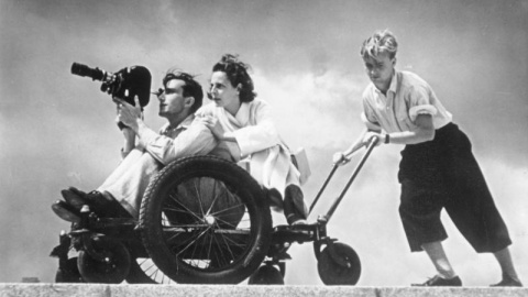 Imagen de Riefenstahl filmando 'Olympia' con su camarógrafo Walter Frentz.