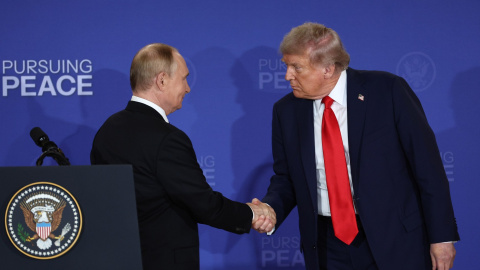 Vladimir Putin y Donald Trump en una rueda de prensa conjunta tras su encuentro en Alaska, a 15 de agosto de 2025. Vladimir Putin y Donald Trump en una rueda de prensa conjunta tras su encuentro en Alaska, a 15 de agosto de 2025.