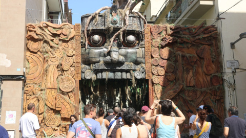 La portalada guarnida del carrer Verdi d'aquest 2025, abans de l'incendi. 15/08/2025 La portalada guarnida del carrer Verdi d'aquest 2025, abans de l'incendi.