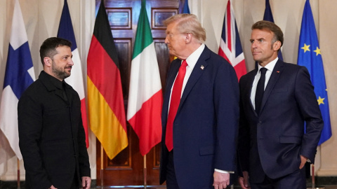 El presidente de EEUU, Donald Trump, con el de Ucrania, Volodimir Zelenski, y el de Francia, Emmanuel Macron, en el encuentro en la Casa Blanca sobre Ucrania.