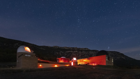 Vista nocturna del Parc Astronòmic
