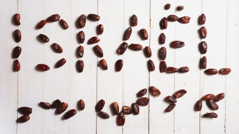 La palabra Israel formada con dátiles, en el marco de una campaña promovida por varias organizaciones contra este fruto israelí