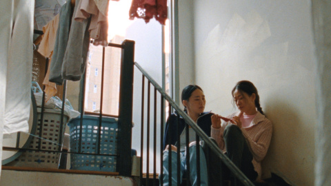 Escena de las dos protagonistas de 'Blue Sun Palace'.