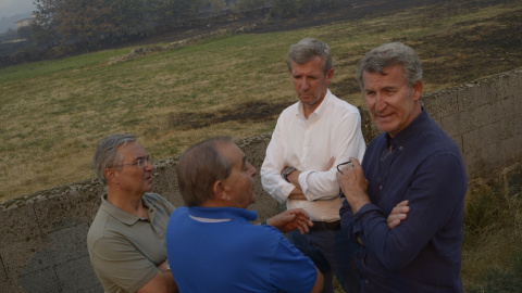 Imagen de archivo del presidente del Partido Popular, Alberto Núñez Feijóo (1d) y el presidente de la Xunta, Alfonso Rueda (2d), tras su comparecencia ante los medios de comunicación, en Chandrexa de Queixa, Ourense. Imagen de archivo del presidente del Partido Popular, Alberto Núñez Feijóo (1d) y el presidente de la Xunta, Alfonso Rueda (2d), tras su comparecencia ante los medios de comunicación, en Chandrexa de Queixa, Ourense.