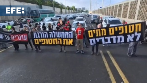 Israelíes bloquean las carreteras del país como protesta para reclamar un acuerdo en Gaza