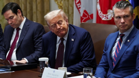 El presidente de Estados Unidos, Donald Trump, el secretario de Estado, Marco Rubio, y el secretario de Defensa, Pete Hegseth, asisten a una reunión de gabinete en la Casa Blanca en Washington, D.C., EE. UU., el 26 de agosto de 2025. REUTERS/Jonathan Erns El presidente de Estados Unidos, Donald Trump, el secretario de Estado, Marco Rubio, y el secretario de Defensa, Pete Hegseth, asisten a una reunión de gabinete en la Casa Blanca en Washington, D.C., EE. UU., el 26 de agosto de 2025. REUTERS/Jonathan Ernst
