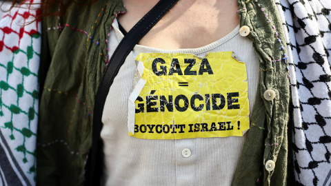 A person stands in front of the Palazzo del Cinema to call for a demonstration in support of the Palestinian people on August 30, 2025, on the day of the Opening Ceremony of the 82nd Venice Film Festival, in Venice, Italy, August 27, 2025. REUTERS/Yara Nardi