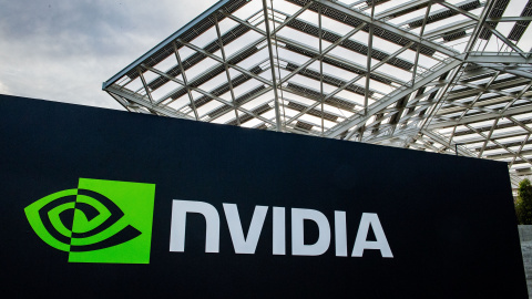 El logo de la empresa de semiconductores Nvidia en su sede en Silicon Valley. El logo de la empresa de semiconductores Nvidia en su sede en Silicon Valley.