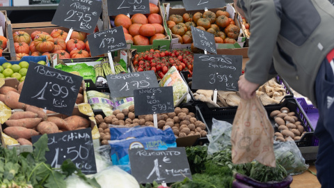 Un mercado de alimentos en Madrid.