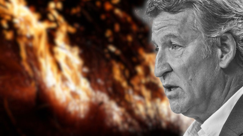 Así ha sido la estrategia comunicativa del PP por los incendios: de ocultar a echar balones fuera ¿Ha vuelto a emplear el Partido Popular con los incendios la misma estrategia de comunicación que en otras crisis que le han afectado?
Hablamos de la DANA, del Prestige, del Yak 42, del 11M o del Metro de València. En todos estos casos vemos formas de actuar similares.
Ocultar la realidad, minusvalorar el problema y, en última instancia, cuando ya no queda más remedio, echar balones fuera y desvincularse de sus responsabilidades. Lo analizamos en este vídeo.
Nuestro periodismo es posible gracias a nuestros suscriptores. Únete a la República de Público y defiende el periodismo valiente, feminista y de izquierdas: https://bit.ly/3REUOTN
Periodismo, investigación y compromiso para construir un mundo más igualitario.
¡Suscríbete ya a nuestro canal!: https://bit.ly/2U8nM0q
Visita: https://www.publico.es
Síguenos en Facebook: https://www.facebook.com/diario.publico/
Síguenos en Twitter: https://twitter.com/publico_es
Síguenos en Instagram: https://www.instagram.com/publico.es
Síguenos en TikTok: https://www.tiktok.com/@publico_es
Síguenos en Bluesky: https://bsky.app/profile/publico.es