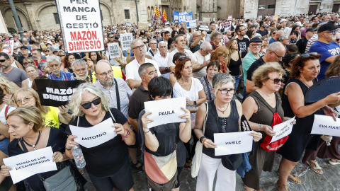 VALENCIA, 29/08/2025.- La décima movilización contra el president de la Generalitat, Carlos Mazón, por su gestión da la dana del 29 de octubre, en cuyas inundaciones murieron 228 personas en la provincia de Valencia, ha comenzado en València poco después VALENCIA, 29/08/2025.- La décima movilización contra el president de la Generalitat, Carlos Mazón, por su gestión da la dana del 29 de octubre, en cuyas inundaciones murieron 228 personas en la provincia de Valencia, ha comenzado en València poco después de las 19:30 horas de este viernes, día en el que se cumplen diez meses de la tragedia. EFE/ Miguel Ángel Polo