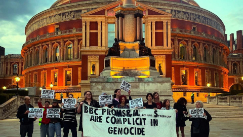 Manifestantes por Palestina en el Albert Hall de Londres.