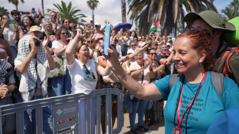 Una de les integrants de la tripulació de la Flotilla que ha sortit de Barcelona de camí a Gaza.