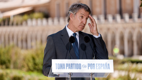 El presidente del Partido Popular, Alberto Núñez Feijóo, este lunes durante una rueda de prensa. El presidente del Partido Popular, Alberto Núñez Feijóo, este lunes durante una rueda de prensa.