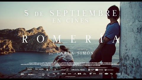Romería, de Carla Simón | Tráiler español | 5 de septiembre en cines #Cannes2025 #FestivaldeCannes #CannesFimFestival #CannesFilmFestival2025 #Romería #CarlaSimón #Elastica
Sinopsis:
Marina (18), adoptada desde muy pequeña, viaja a Vigo para encontrarse por primera vez con la familia de su padre biológico. Su llegada trae de vuelta un pasado ya enterrado. Guiada por el diario de su madre y a través de una conexión especial con su nuevo primo, Marina descubrirá las heridas familiares y podrá por fin revivir la memoria fragmentada de unos padres de los que apenas tiene recuerdos.
Dirección y guion: Carla Simón
Reparto: Llúcia Garcia, Mitch, Tristán Ulloa
Producción: Elastica (Spain), Ventall Cinema (Germany), Dos Soles Media (Spain)
Ventas internacionales: MK2
Distribuidora: Elastica
5 de septiembre en cines