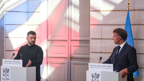 El presidente de Ucrania, Volodimir Zelenski, junto al presidente de Francia, Emmanuel Macron.