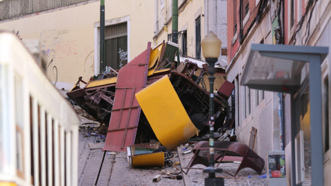 EuropaPress_6932848_lisbon_sept_2025____this_photo_taken_on_sept_2025_shows_the_site_of_the Funicular accidentado en Lisboa.