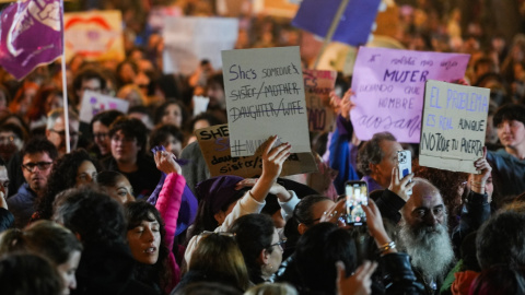 Decenas de personas durante la manifestación de la Coordinadora Feminista de Valencia por el 8M. Foto de archivo. Decenas de personas durante la manifestación de la Coordinadora Feminista de Valencia por el 8M. Foto de archivo.