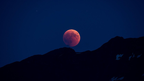 Cuándo y cómo ver desde Cantabria la ‘Luna de Sangre’: uno de los eclipses lunares más largos de la década Cuándo y cómo ver desde Cantabria la ‘Luna de Sangre’: uno de los eclipses lunares más largos de la década