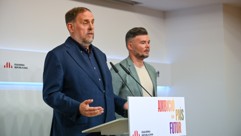 El president d'ERC, Oriol Junqueras, i el líder del partit al Congrés, Gabriel Rufián, en la roda de premsa d'aquest dilluns.