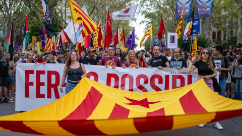 Decenas de personas durante la manifestación de partidos independentistas por la Diada, en plaza Urquinaona, a 11 de septiembre, en Barcelona, Catalunya (España). Las entidades organizadoras de las manifestaciones de la Diada de Catalunya, han instado a l Decenas de personas durante la manifestación de partidos independentistas por la Diada, en plaza Urquinaona, a 11 de septiembre, en Barcelona, Catalunya (España). Las entidades organizadoras de las manifestaciones de la Diada de Catalunya, han instado a la "movilización multitudinaria" en el primer 11 de septiembre sin un presidente independentista al frente de la Generalitat desde hace 12 años.Lorena Sopêna / Europa Press11 SEPTIEMBRE 2024;MANI;DIADA;CATALUÑA;11/9/2024