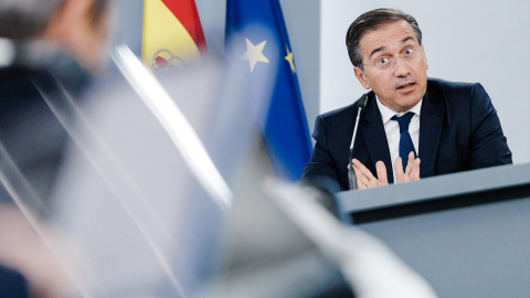 (Foto de ARCHIVO) El ministro de Asuntos Exteriores, Unión Europea y Cooperación, José Manuel Albares, durante una rueda de prensa posterior a la reunión del Consejo de Ministros, a 9 de septiembre de 2025, en Madrid (España). El Ministerio de Sanidad ha (Foto de ARCHIVO)El ministro de Asuntos Exteriores, Unión Europea y Cooperación, José Manuel Albares, durante una rueda de prensa posterior a la reunión del Consejo de Ministros, a 9 de septiembre de 2025, en Madrid (España). El Ministerio de Sanidad ha llevado al Consejo de Ministros la ley antitabaco, aunque, por el momento, el texto no incluye el empaquetado genérico por una falta de acuerdo en el Gobierno de coalición. La ley antitabaco prohibirá vapear en los mismos espacios que fumar, equiparando así la regulación de cigarrillos electrónicos y tabaco calentado a la del tabaco tradicional.