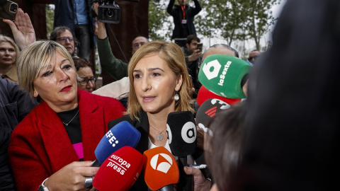 (Foto de ARCHIVO) La exconsellera de Justicia y Emergencias de la Generalitat valenciana Salomé Pradas ofrece declaraciones a los medios a su llegada a declarar, en calidad de investigada ante la Ciudad de la Justicia de Valencia, a 11 de abril de 2025, e (Foto de ARCHIVO)La exconsellera de Justicia y Emergencias de la Generalitat valenciana Salomé Pradas ofrece declaraciones a los medios a su llegada a declarar, en calidad de investigada ante la Ciudad de la Justicia de Valencia, a 11 de abril de 2025, en Valencia, Comunidad Valenciana (España). La jueza acordó la citación de Pradas porque era la persona que el día de la riada tenía atribuida como máxima autoridad el proceso de adopción de medidas de autoprotección de la población y, respecto a Argüeso, por su "relevancia orgánica’’. Varias personas se han concentrado en las inmediaciones de la Ciudad de la Justicia para exigir justicia por las víctimas.Rober Solsona / Europa Press11/4/2025
