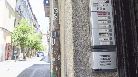 Piso turístico Exterior de un piso turístico en el centro de Madrid. Foto de archivo.
