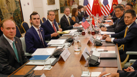 Las delegaciones comerciales de alto nivel de EEUU y de China, reunidas en la sede del Ministerio de Asuntos Exteriores español, en Madrid.