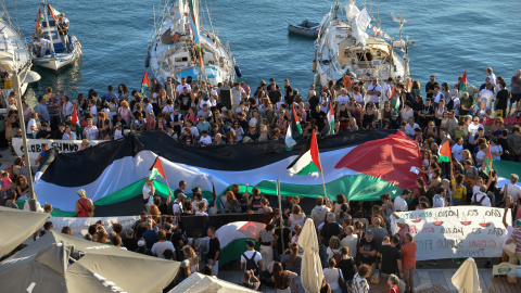 La Flotilla Global Sumud que busca llegar a Gaza en el puerto de Ermoupolis, Grecia. La Flotilla Global Sumud que busca llegar a Gaza en el puerto de Ermoupolis, Grecia.