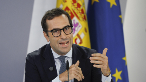 El ministro de Economía, Comercio y Empresa, Carlos Cuerpo, durante la rueda de prensa posterior a la reunión del Consejo de Ministros este martes en el complejo del Palacio de la Moncloa. MADRID, 16/09/2025.- El ministro de Economía, Comercio y Empresa, Carlos Cuerpo, durante la rueda de prensa posterior a la reunión del Consejo de Ministros este martes en el complejo del Palacio de la Moncloa.