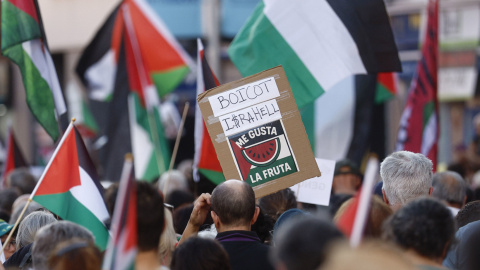 Manifestación Palestina Madrid Cientos de personas participan en la manifestación de este jueves en Madrid para exigir a Israel el fin del "genocidio" en Gaza.
