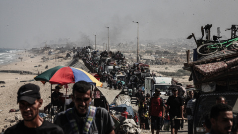 EuropaPress_6964398_september_18_2025_nusairat_gaza_strip_palestinian_territory_displaced Palestinos se desplazan huyendo del norte de Gaza debido a una operación militar israelí.