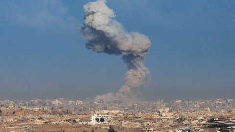 Ataque aéreo israelí en Gaza El humo se eleva tras un ataque aéreo israelí en el norte de Gaza.