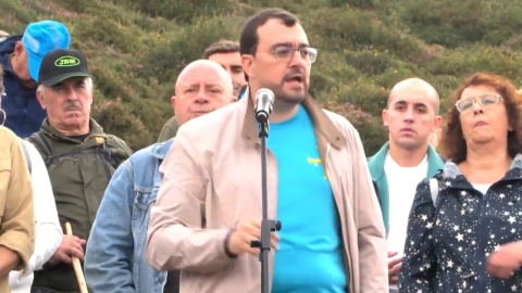 Barbón advierte de un PP cada vez más indistinguible de Vox Barbón advierte de un PP cada vez más indistinguible de Vox