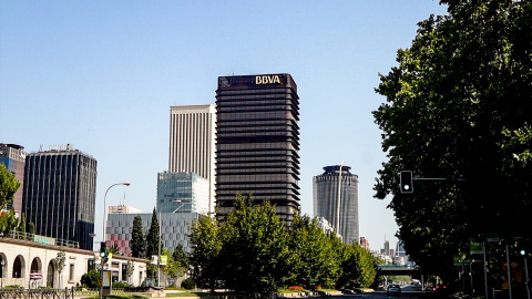 EuropaPress_4604576_fachada_torre_banco_bilbao_31_julio_2022_madrid_espana_castellana_81 Imagen de archivo de la fachada de la torre del banco BBVA.