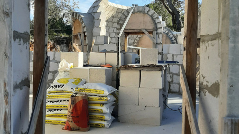 El Ytong es un material de construcción ligero, hechode hormigón celular autoclavado. Los bloques de Ytong destacanpor su excepcional aislamiento térmico y acústico.