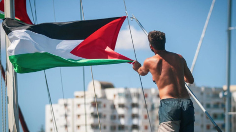 fotonoticia_20250922041829_1920-1140x815 Un voluntario de la Global Sumud Flotilla en el puerto de Bizerta, en el norte de Túnez