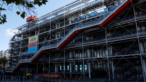 Vista del icónico edificio del Centre Pompidou, en París, que cierra durante cinco años por obras de rehabilitación.