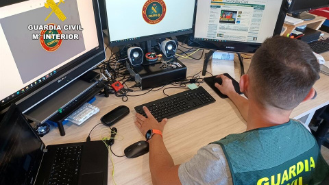La Guardia Civil bloquea 41.000 euros estafados a una empresa de Cataluña que realizaba trabajos en Cantabria La Guardia Civil bloquea 41.000 euros estafados a una empresa de Cataluña que realizaba trabajos en Cantabria