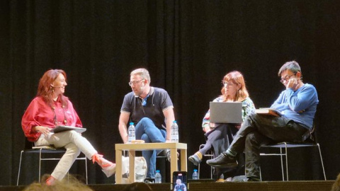 POUM 2 La politòloga Cristina Monge conversa amb Vidal Aragonès, Laura Camargo i Gerardo Pissarello en el debat inaugural de les jornades commemoratives dels 90 anys de la fundació del POUM.