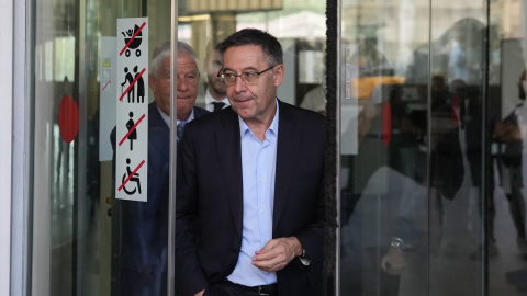 EuropaPress_6963714_expresidente_fc_barcelona_josep_maria_bartomeu_sale_declarar_investigado Imagen de archivo del expresidente del FC Barcelona Josep Maria Bartomeu tras declarar como investigado en el 'caso Negreira'.