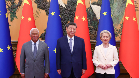 El presidente de China Xi Jinping junto a la presidenta de la Comisión Europea Ursula von der Leyen. Imagen de archivo.