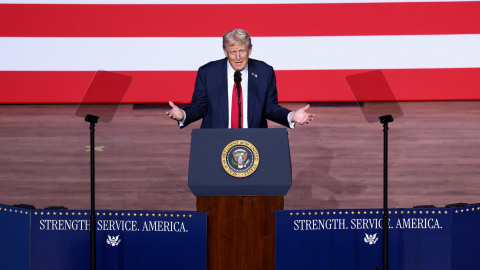 Donald Trump habla a los militares en Virginia Donald Trump habla a los líderes militares de EEUU en una reunión en Virginia.