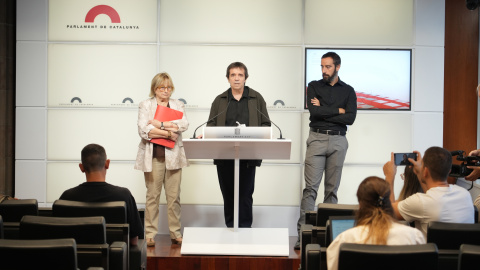 El director de l'Observatori sobre el sistema penal i de drets humans de la UB, Iñaki Ribera; Núria Sastre, de l'associació Justícia i Pau; i David Aranda, d'Arrels Advocats i Alerta Solidària, durant una roda de premsa al Parlament. El director de l'Observatori sobre el sistema penal i de drets humans de la UB, Iñaki Ribera; Núria Sastre, de l'associació Justícia i Pau; i David Aranda, d'Arrels Advocats i Alerta Solidària, durant una roda de premsa al Parlament.